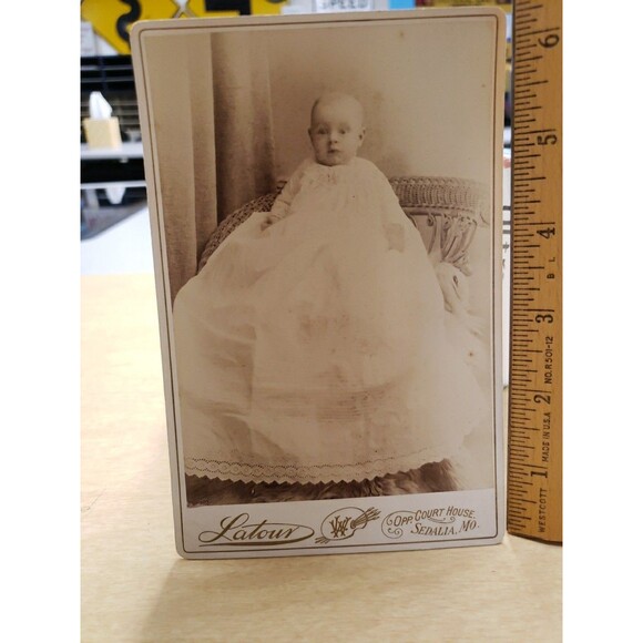 Antique Cabinet Card Photo Baby Infant c1880s LaTour Photographer Sedalia MO - Picture 12 of 12